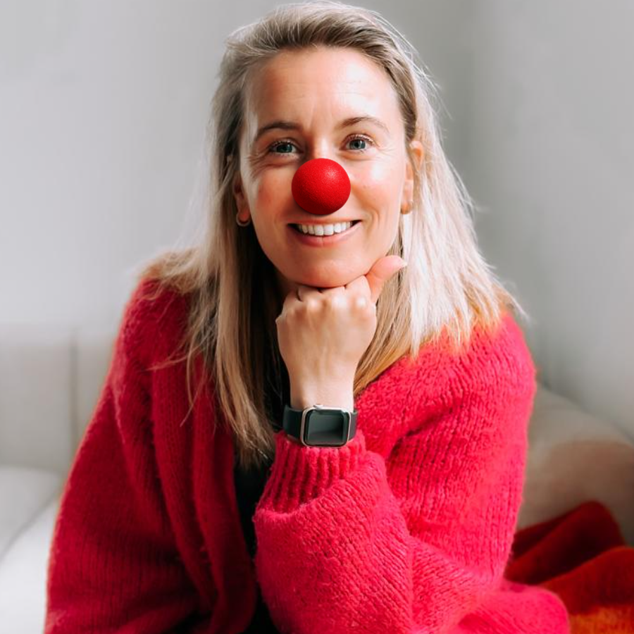 Tascha, de maker van deze site, met de Clownsneus-tool op haar eigen foto toegepast